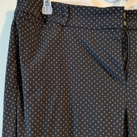 Like new Lane Bryant Slim Fit Ankle Pants size 20R - Picture 2 of 2
